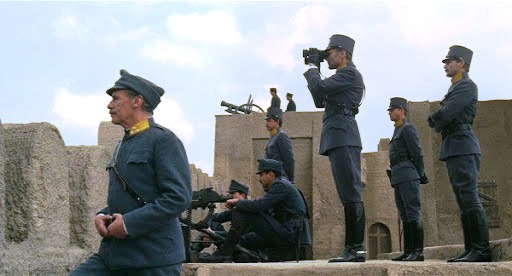 Immagine tratta dal film "Il deserto dei Tartari" di Valerio Zurlini, 1976