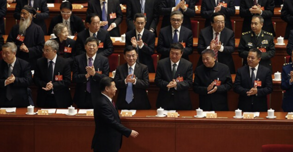 Il presidente Xi Jinping a una Plenaria del parlamento cinese